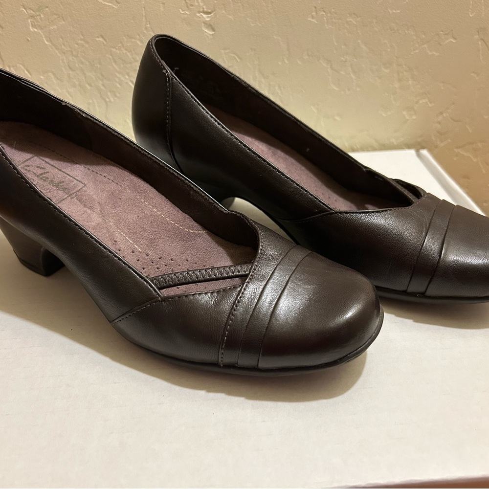 Clarks Brown Leather Pumps